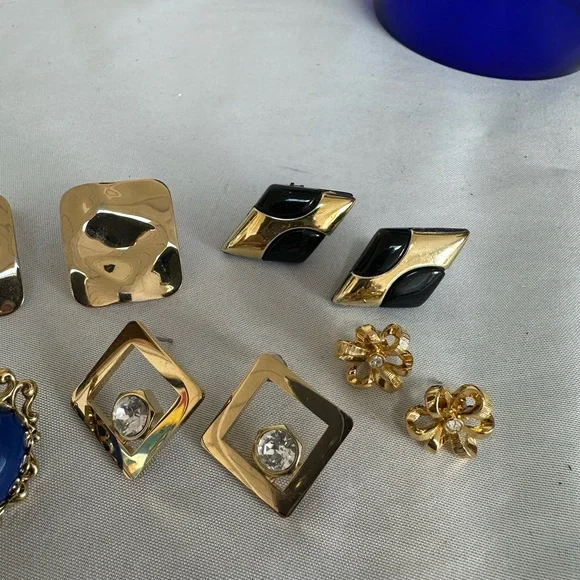 Vintage goldtone earring lot 7 pair - Picture 8 of 8
